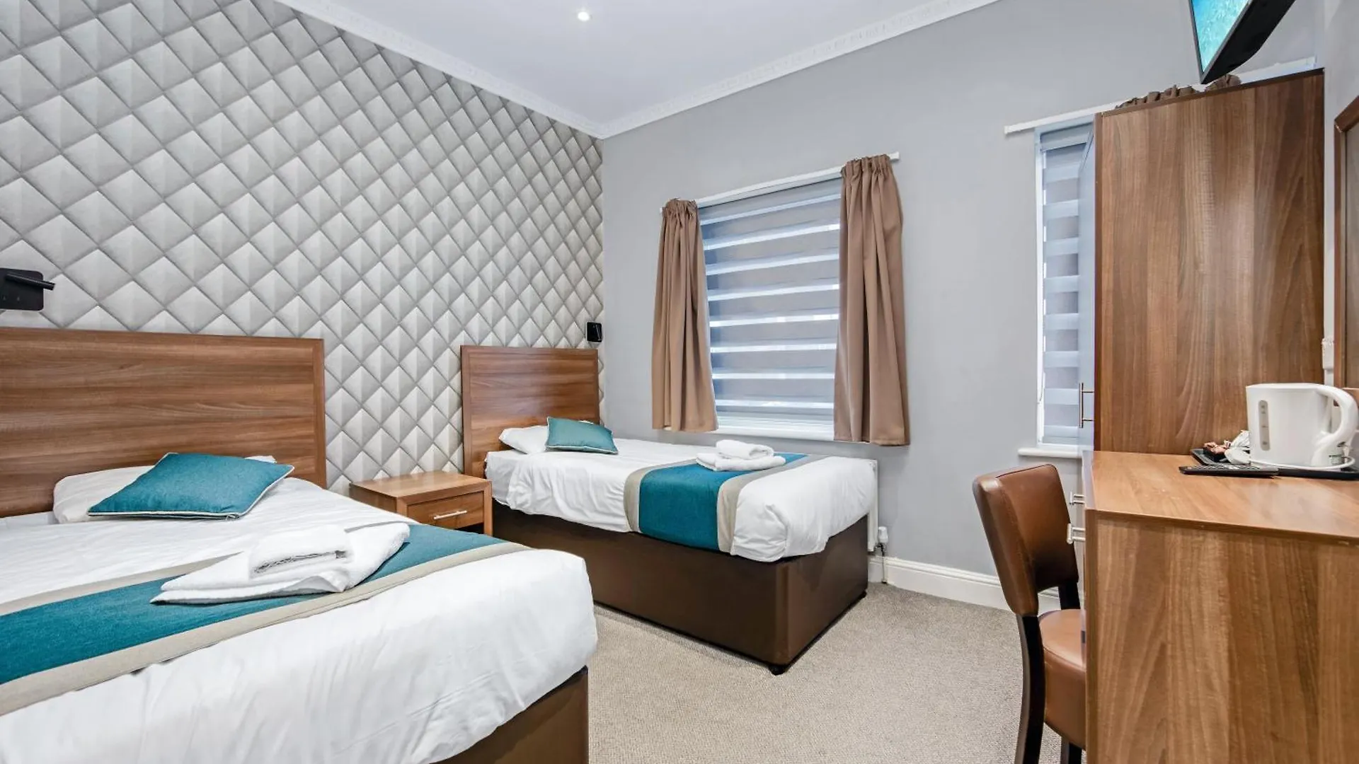 15 Smart Budget Hotels Near London Eye Worth Booking