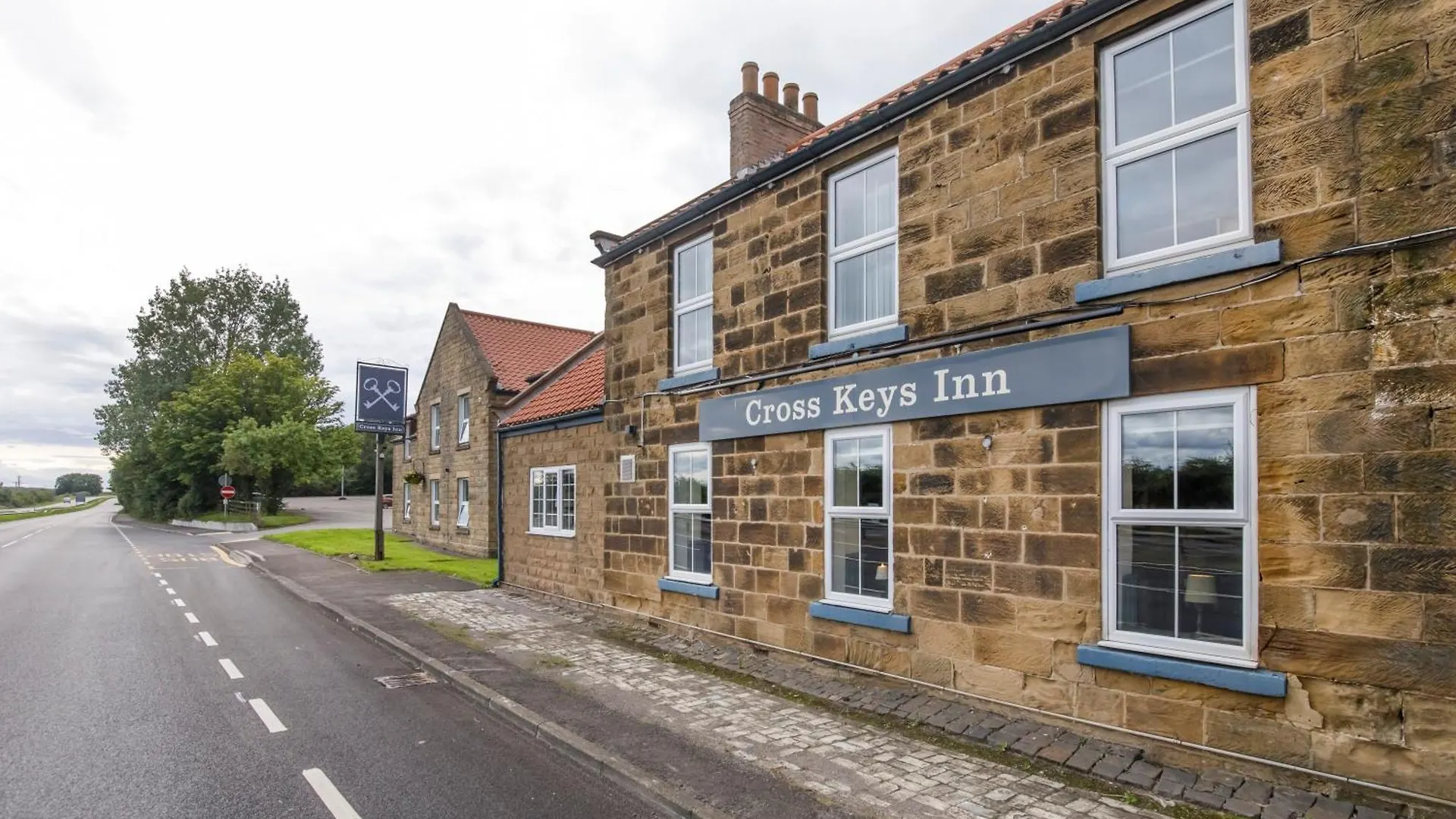 Where to Stay Near Flatts Lane: 6 Budget Hotels Compared