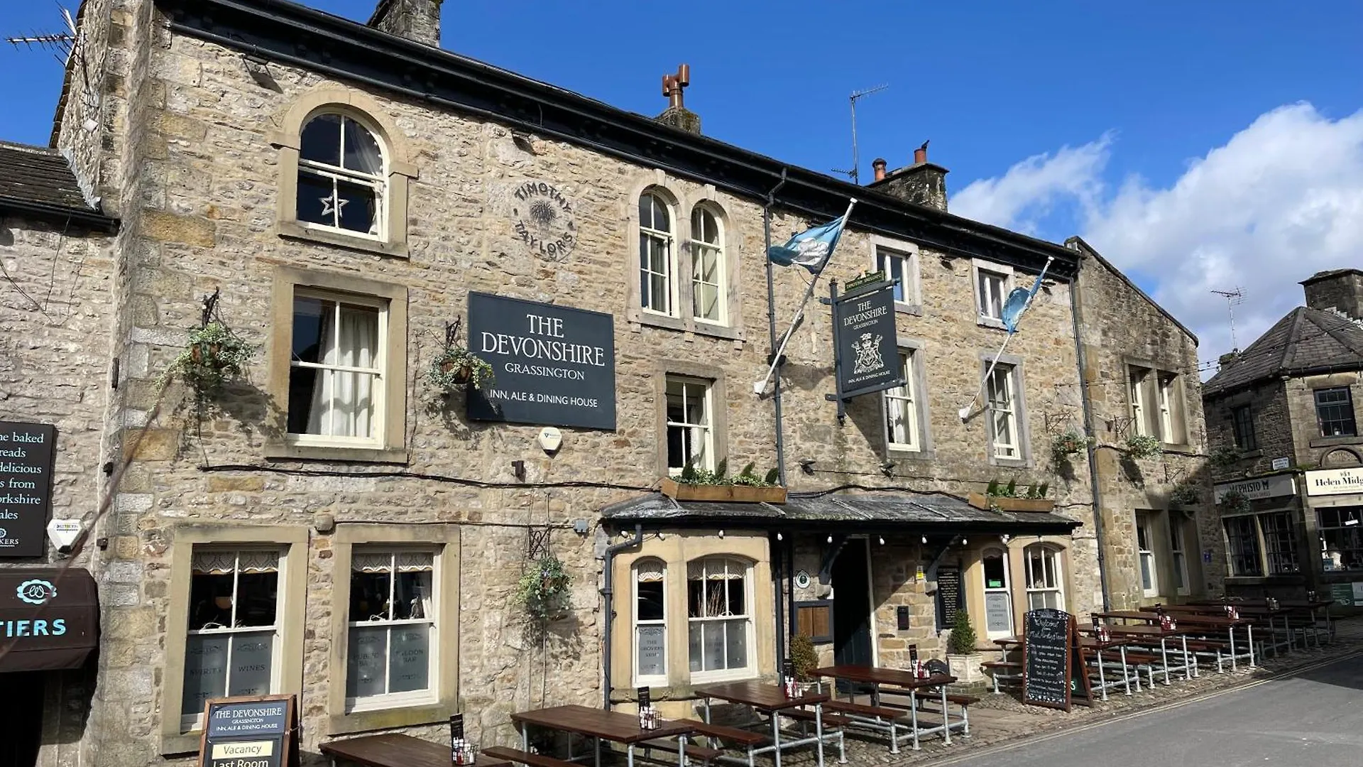 5 Central Hotels Near Stump Cross Caverns for Dales Explorers