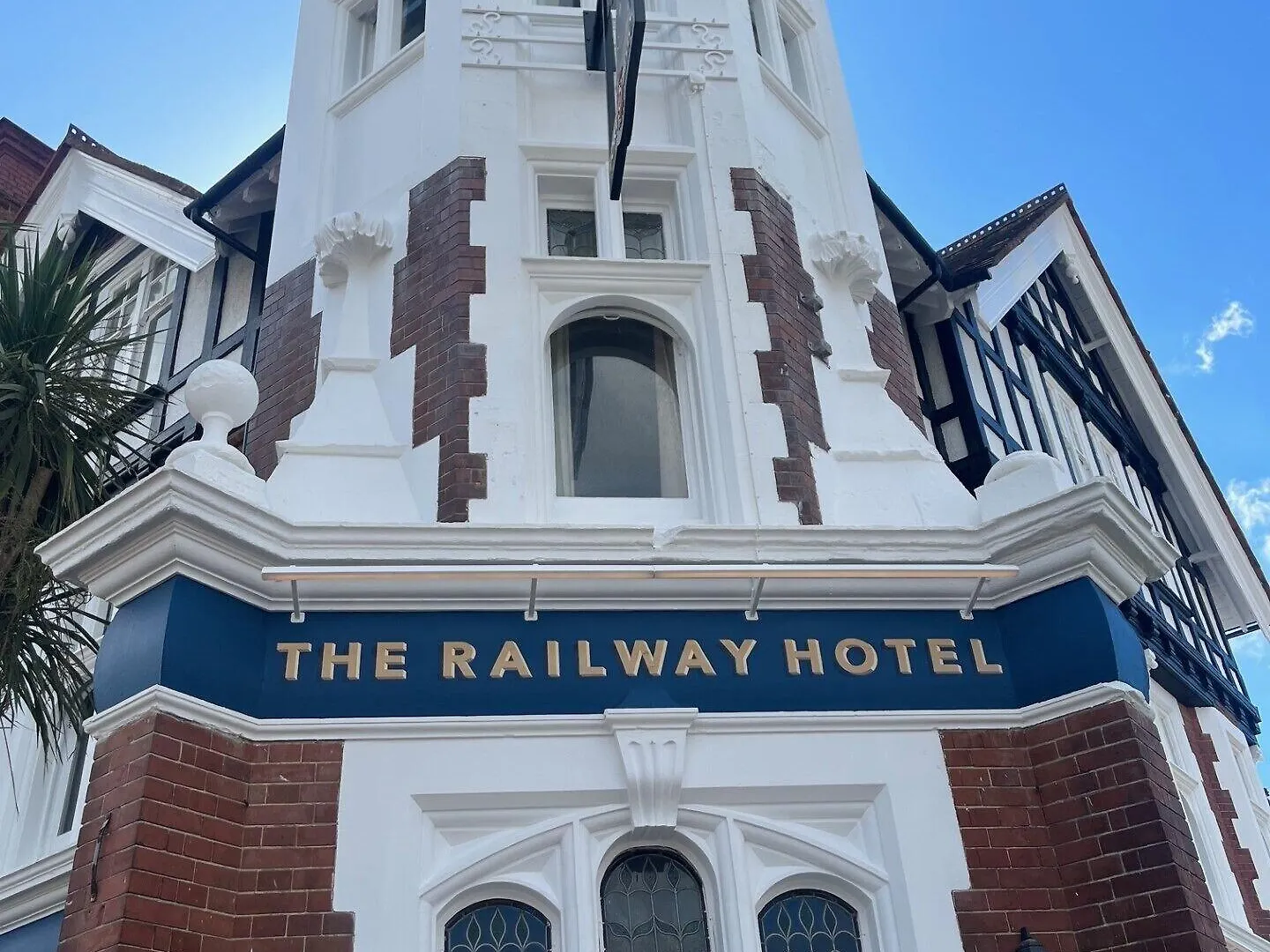 Where to Stay Near Lancing Legion Club: 4 Best 4-Star Hotels