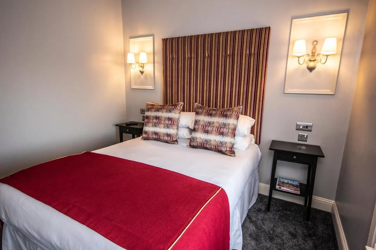 6 Top-Rated Hotels in Strathclyde for Solo Travellers