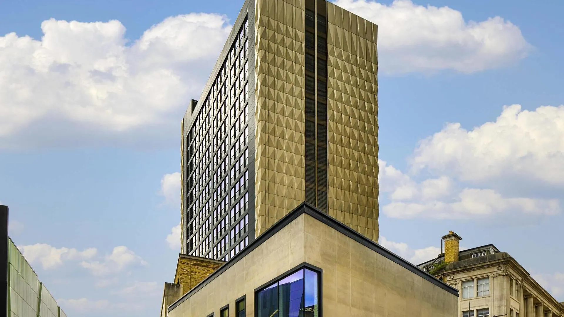 3 Top-Rated Hotels Close to Llanwern Golf Club