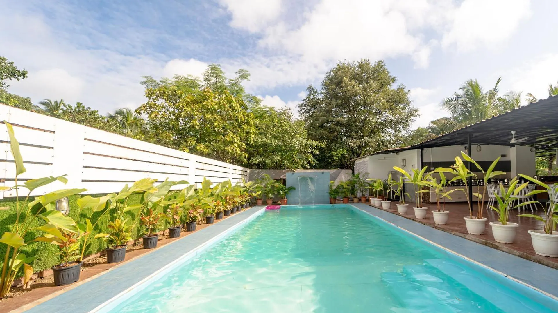 6 Treebo Hotels Near St. Cajetan's Church Worth Booking