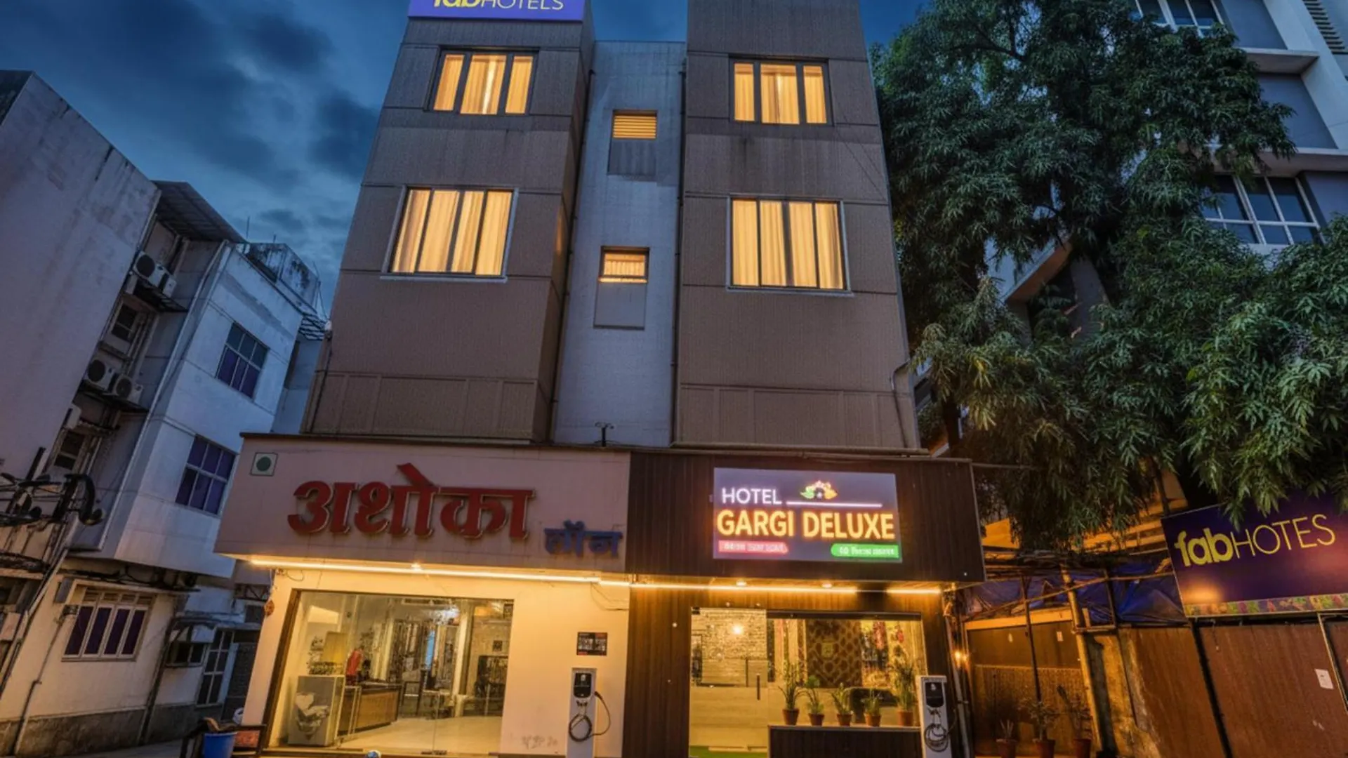Staying Near University of Pune: 5 FabHotels Compared