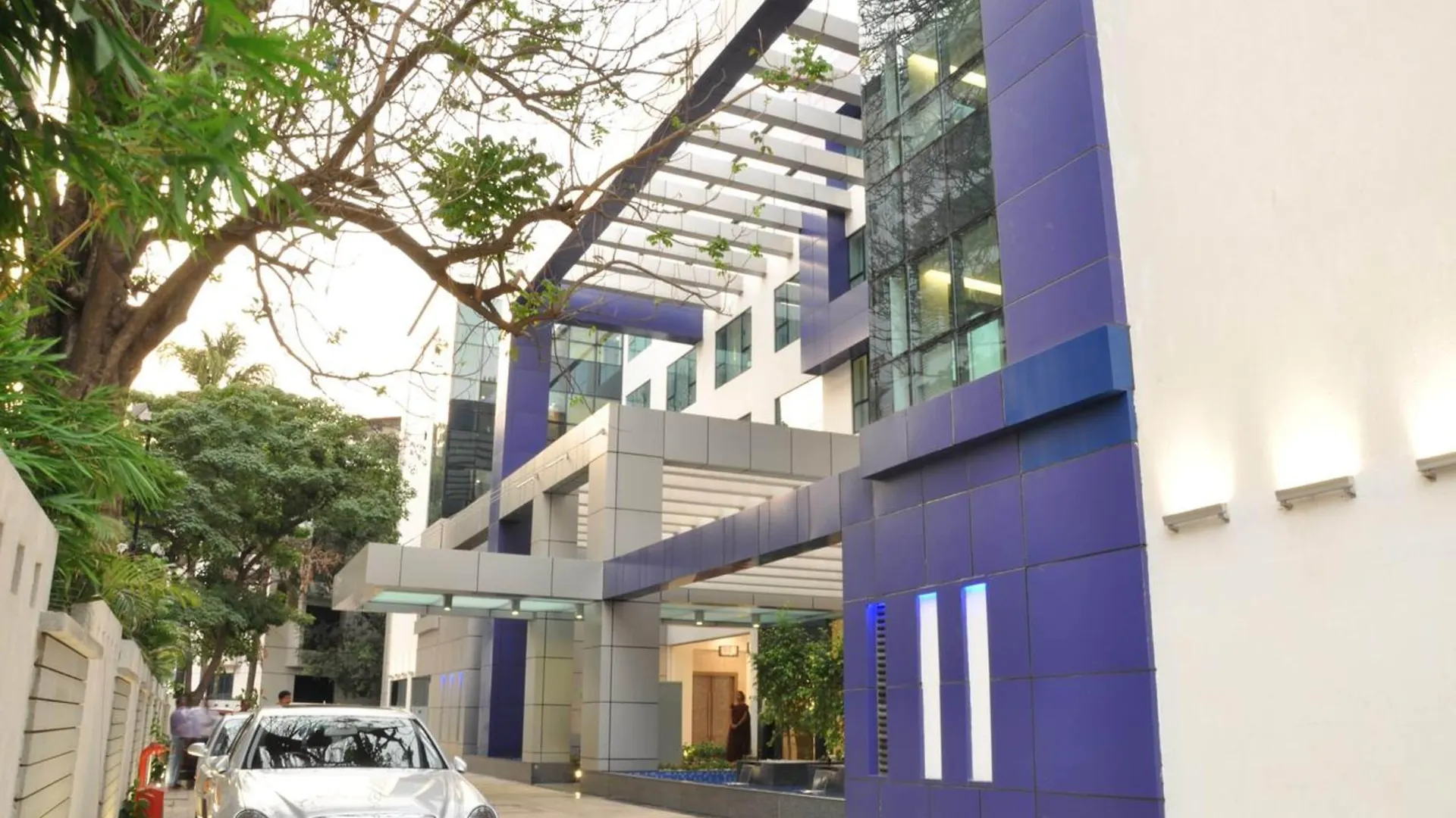 Where to Stay Near Ulsoor Lake: 15 Best Business Hotels