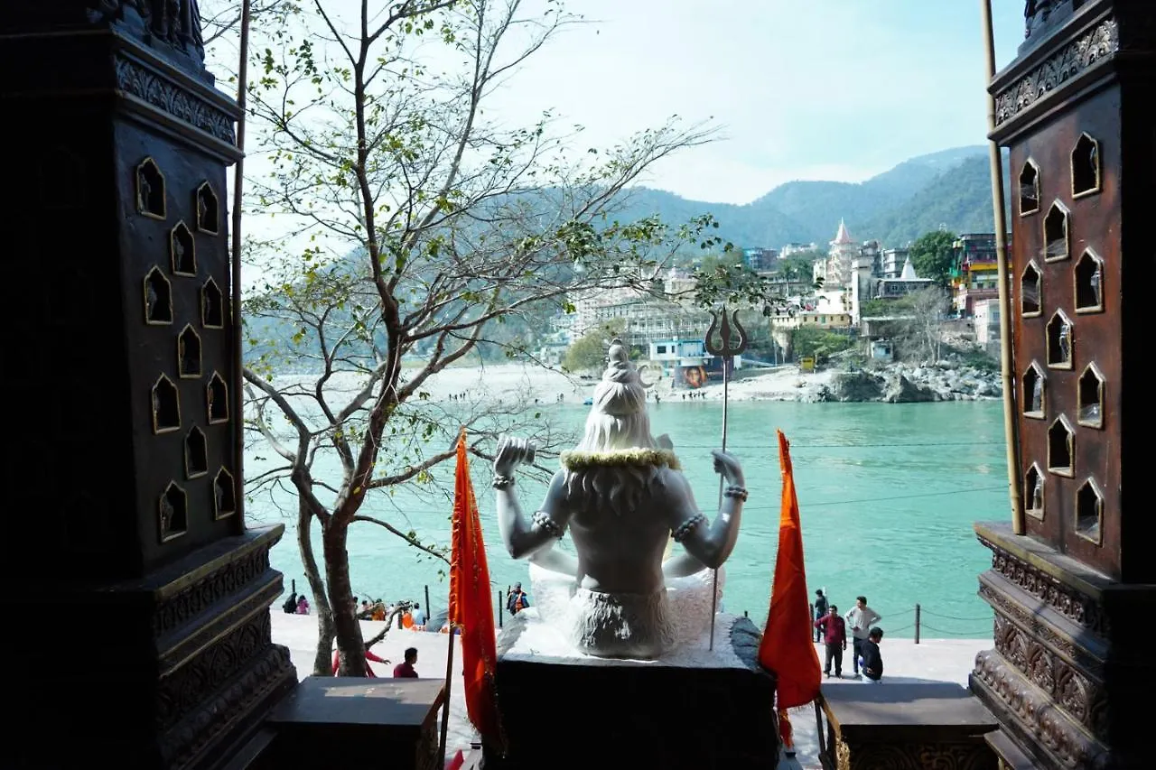 13 Family-Friendly Hotels Close to Parmarth Niketan Ashram