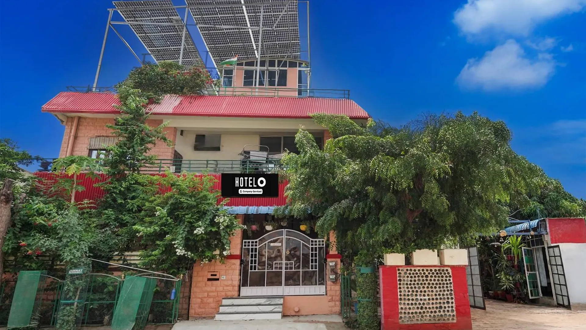 Staying Near Mandore Gardens: 10 Family Hotels Compared