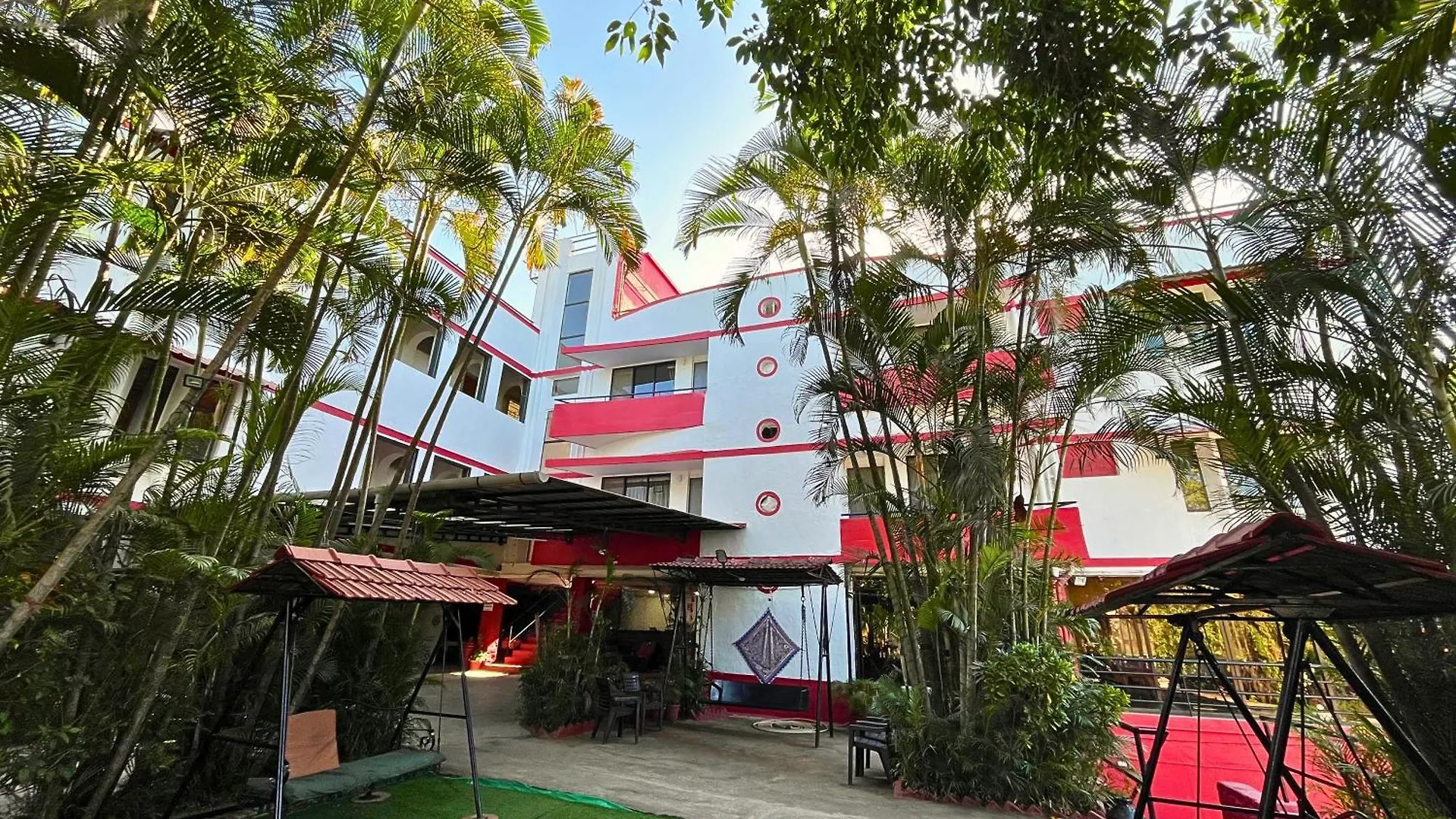 12 Business Hotels Near Lion's Point Worth Booking