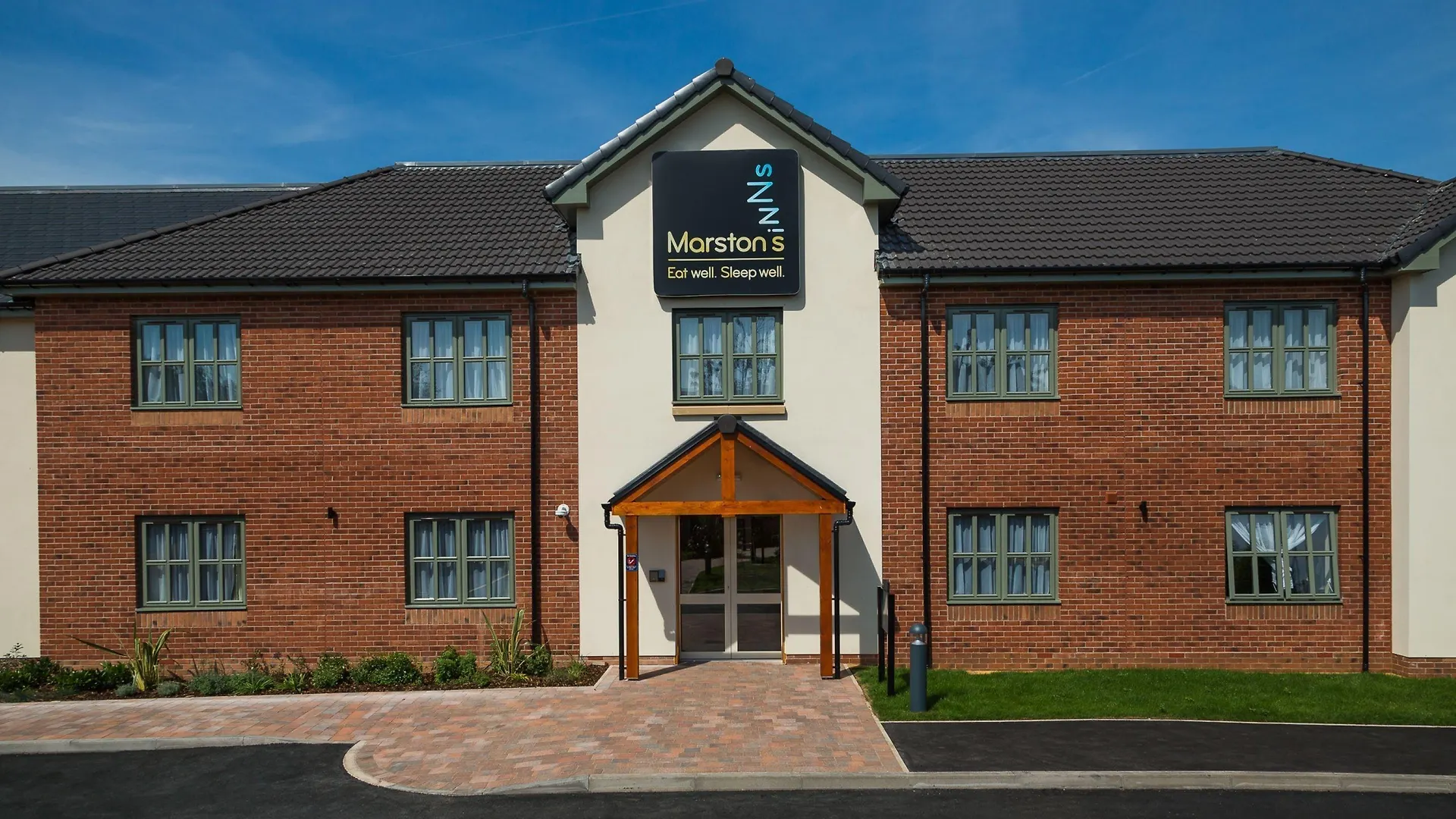 5 Smart Family-Friendly Hotels Near Moseley Old Hall