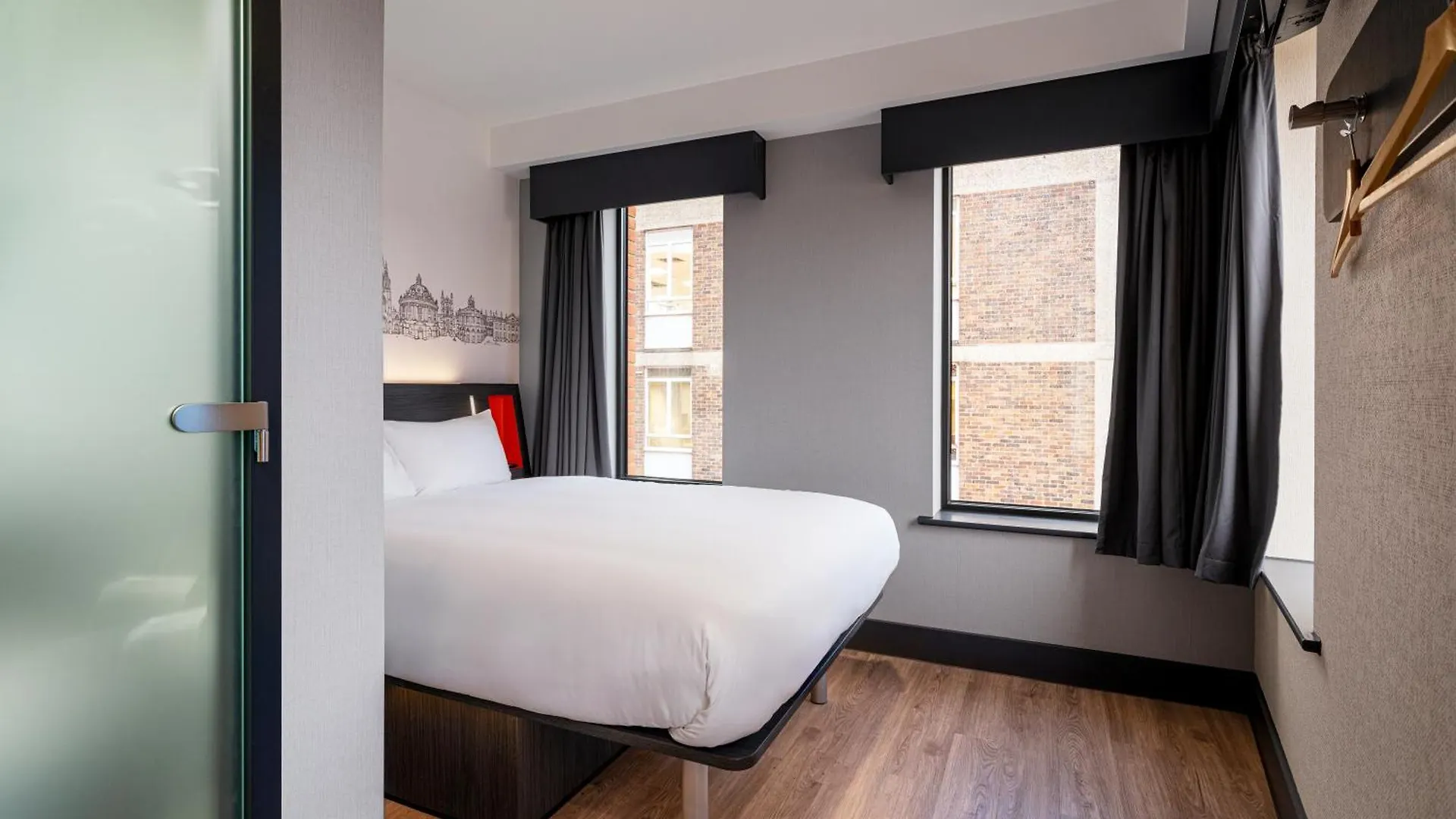 4 Budget Hotels Near Oxford Castle That Deliver Real Value