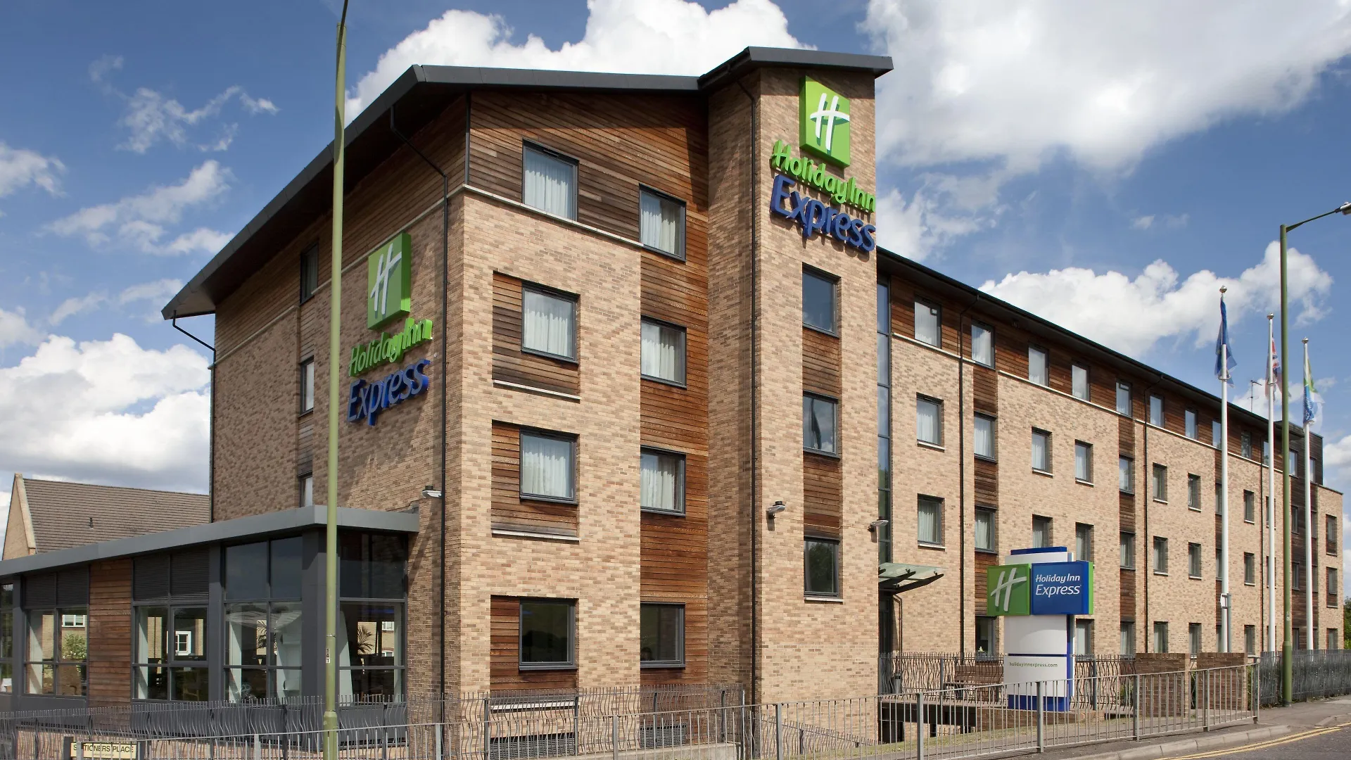 Staying Near Garston Park: 4 Design Hotels Compared