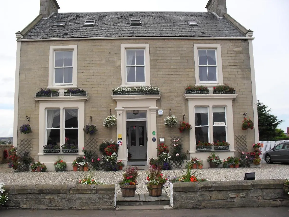 Where to Stay Near Kellie Castle & Gardens: 4 Hotels for Couples