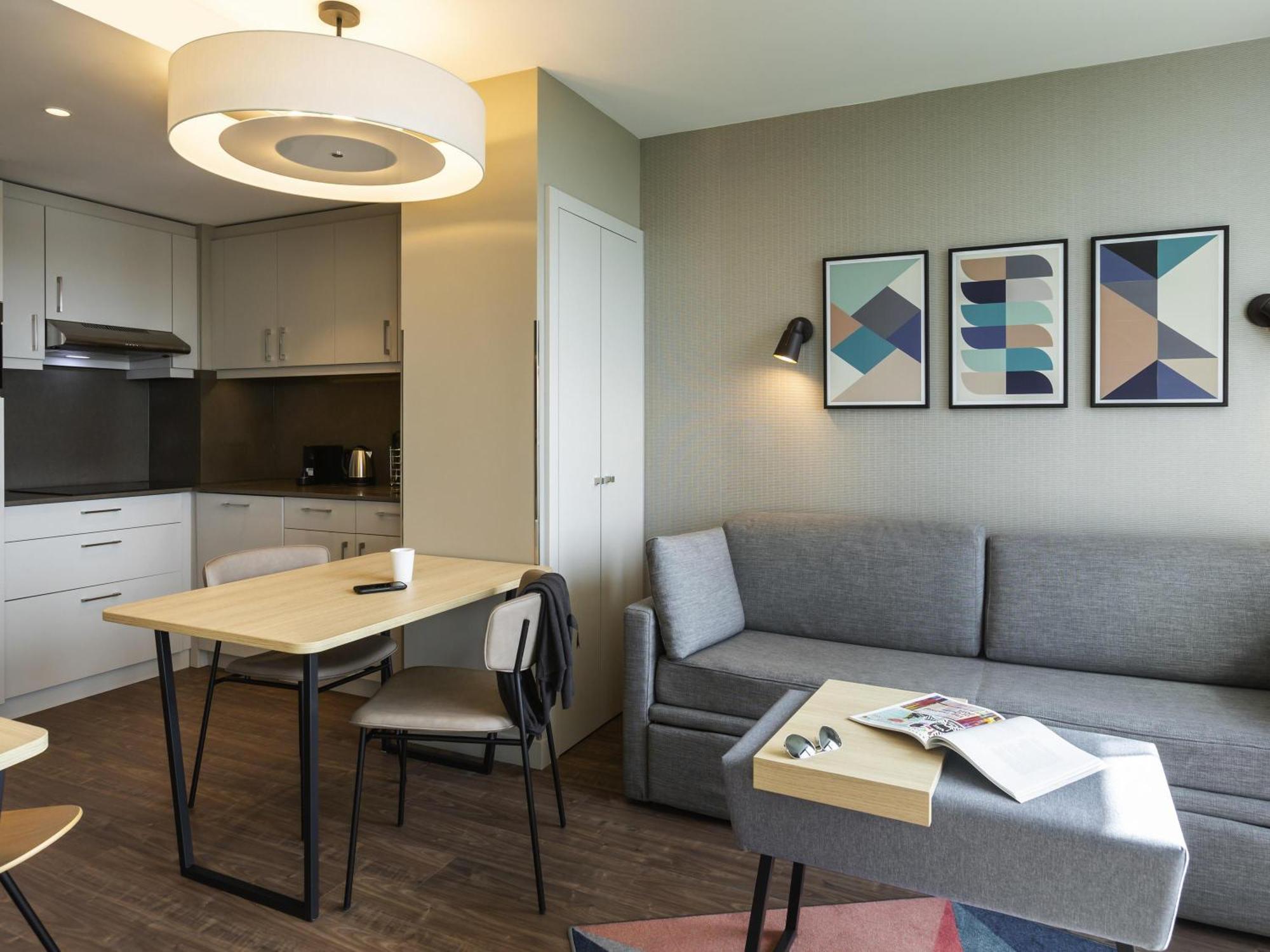 3 Best 4-Star Hotels in Stratford for Stress-Free Stays