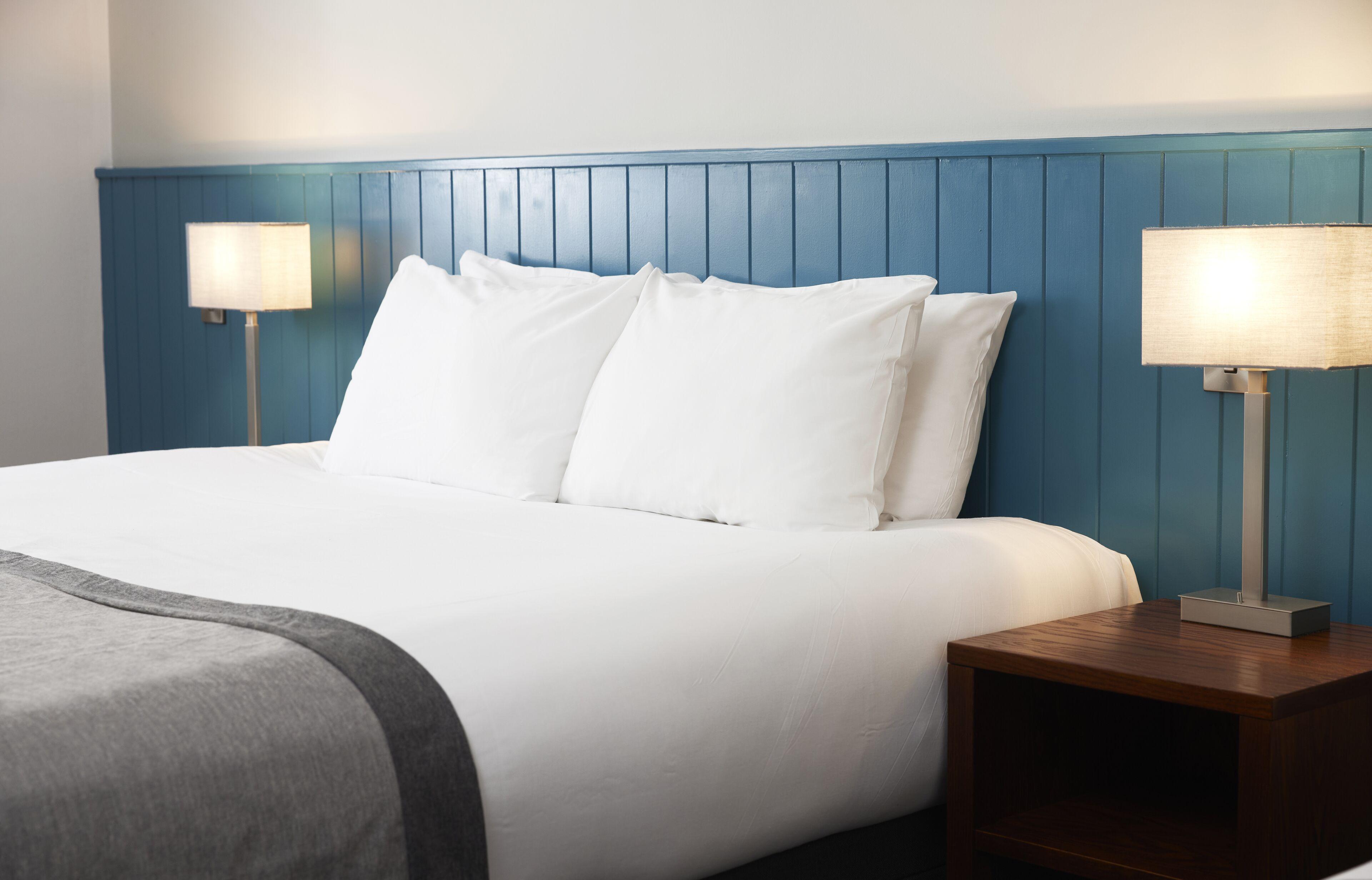 6 Resort Hotels Near Riverside Stadium Worth Booking