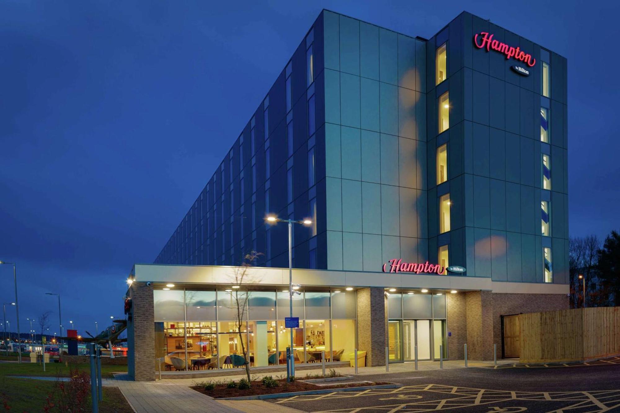 4 Smart Central Hotels Near Charlotte Square Worth Booking