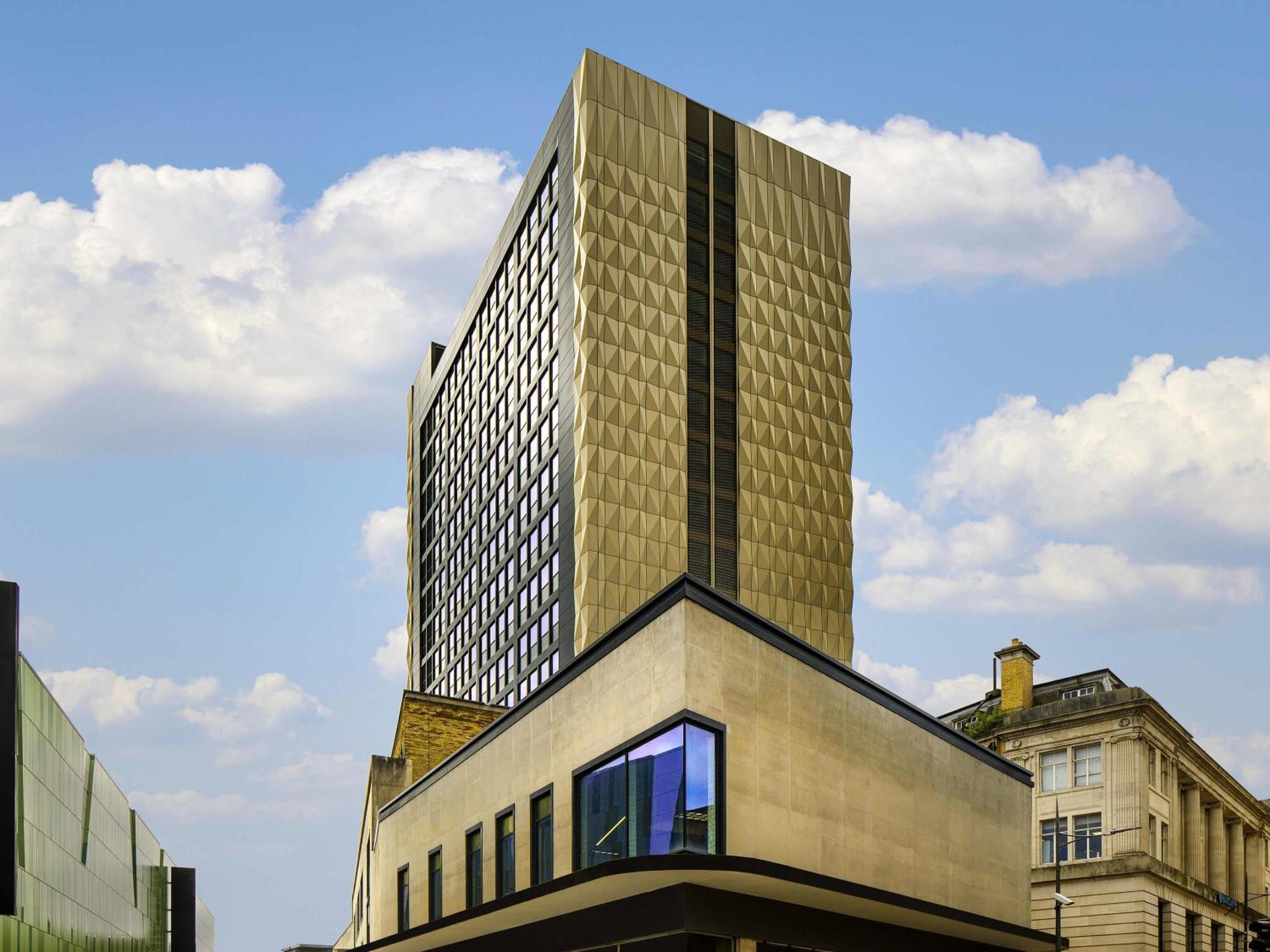 3 Top-Rated Hotels Close to Llanwern Golf Club