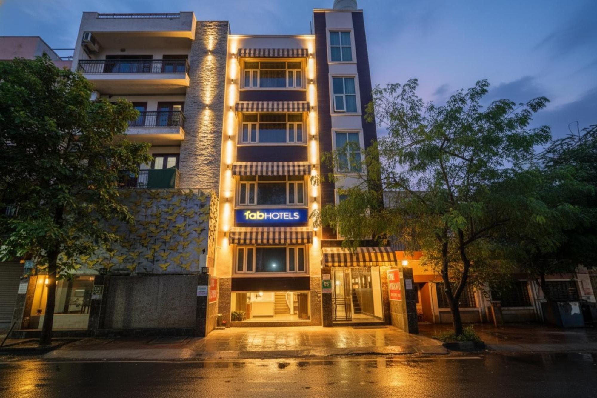 9 Smart FabHotels Near National Rail Museum Worth Booking