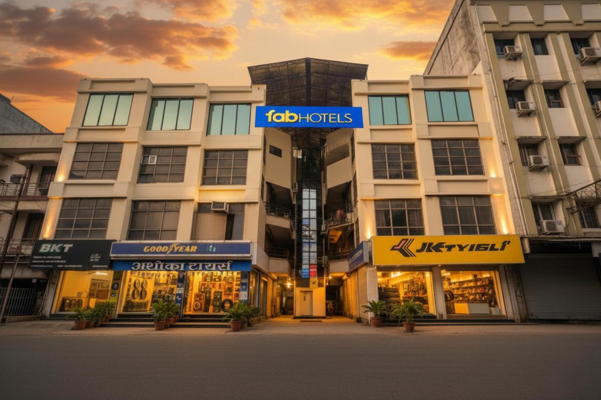 9 Smart FabHotels Near Rajwada Palace, Indore to Book