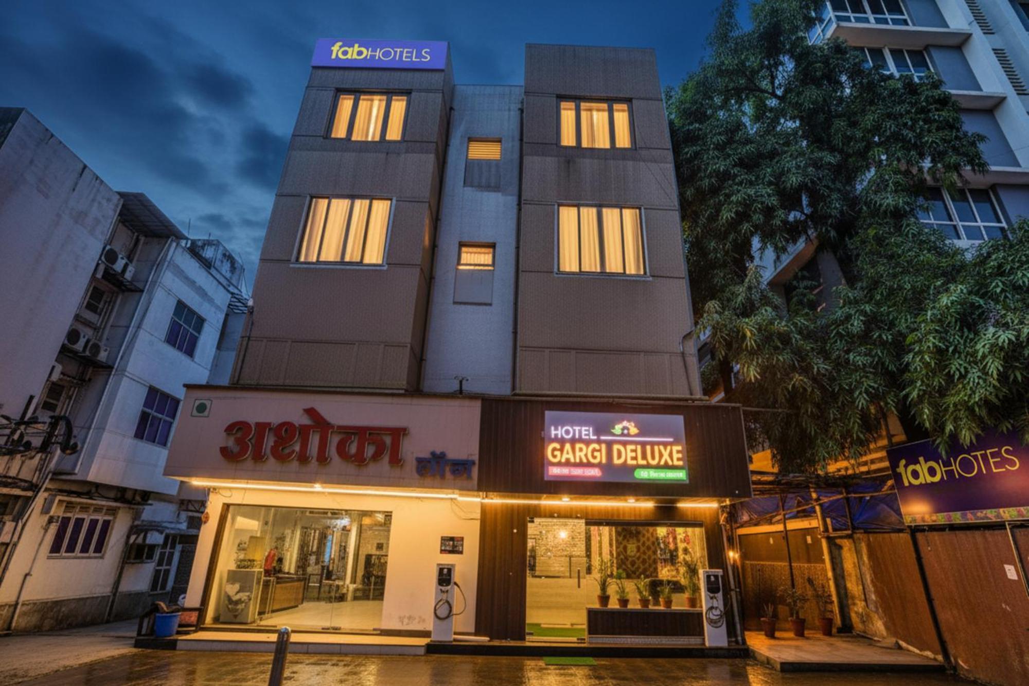 Staying Near University of Pune: 5 FabHotels Compared