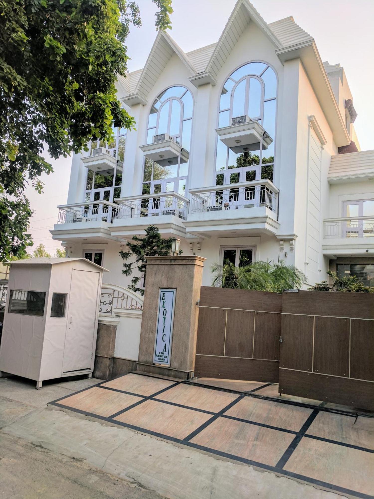 15 Business Hotels Near DLF Cyber Hub Worth Booking