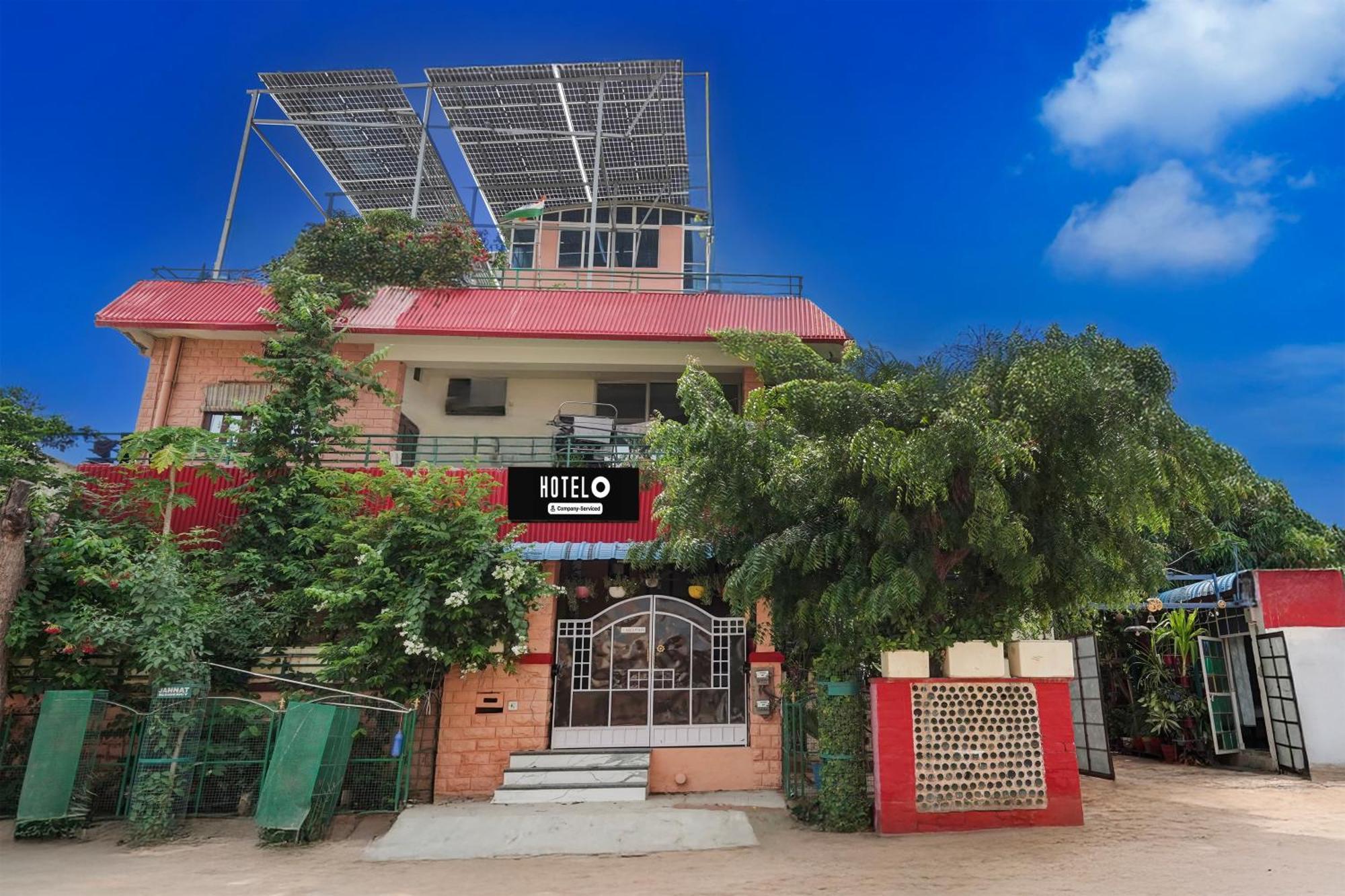 Staying Near Mandore Gardens: 10 Family Hotels Compared