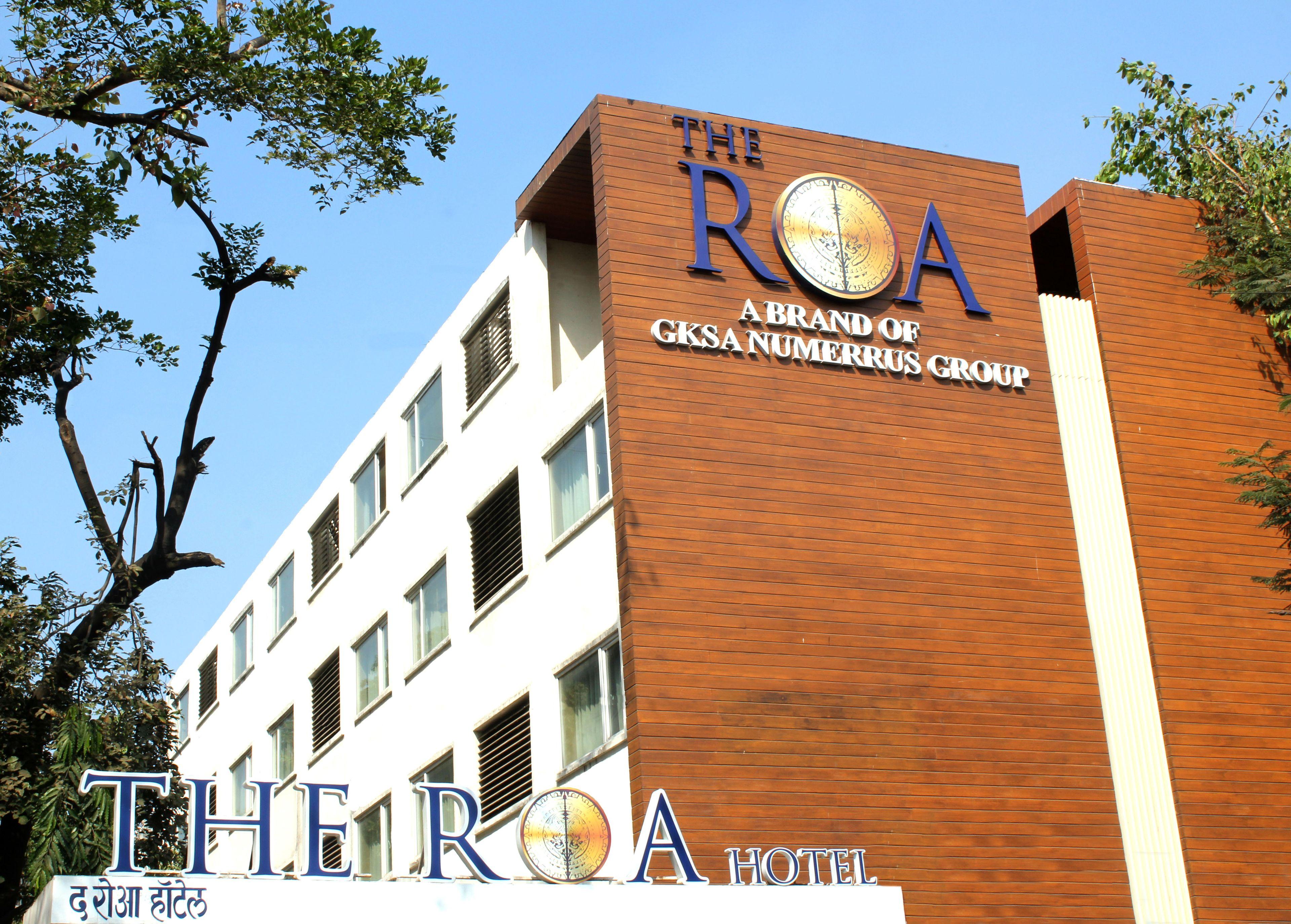 Where to Stay Near Hiranandani Hospital: 6 Airport Hotels Ranked