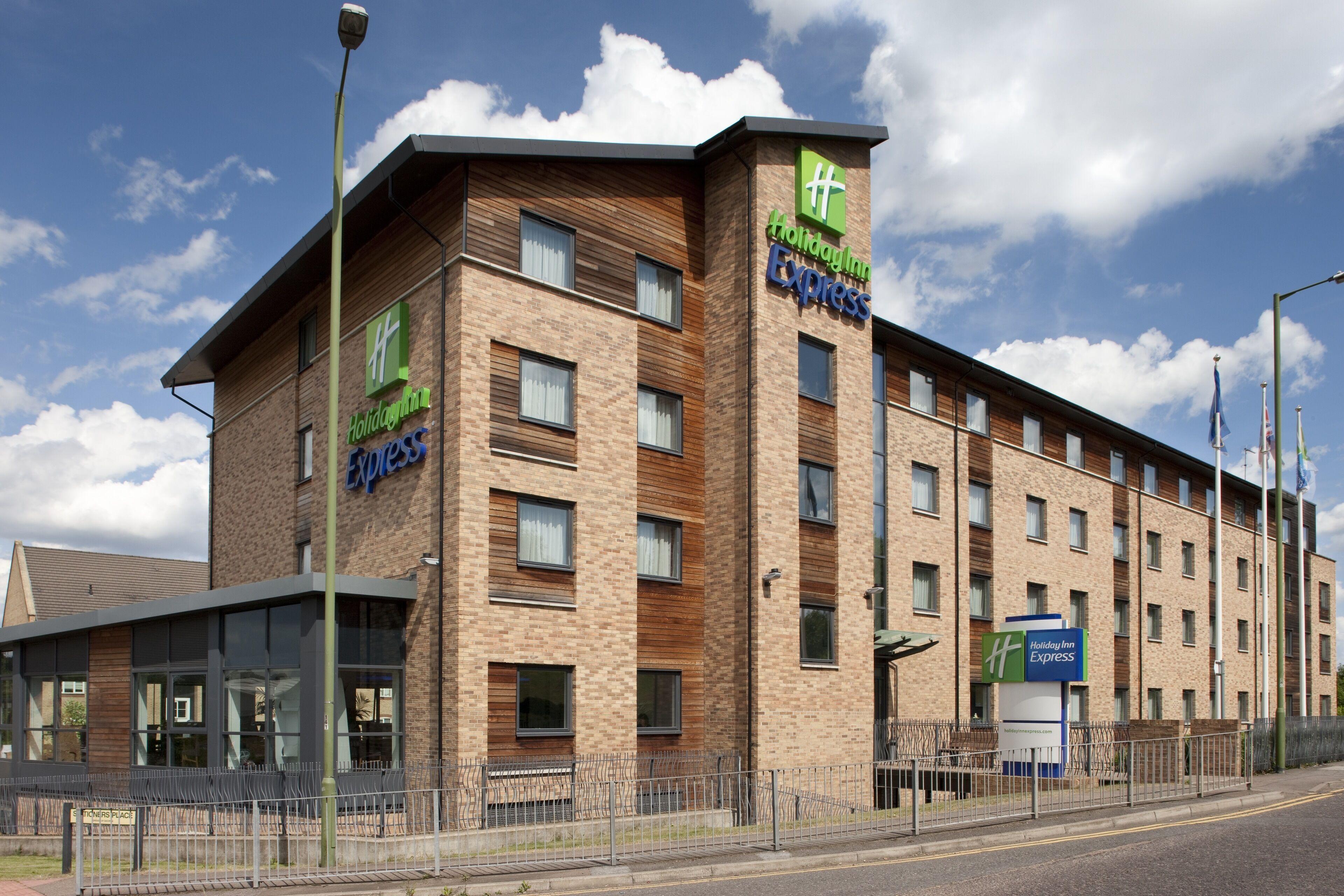Staying Near Garston Park: 4 Design Hotels Compared